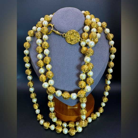 ‼️FINAL PRICE‼️LOT 437 14K gold plated Chanel vintage opera length necklace - Picture 1 of 12